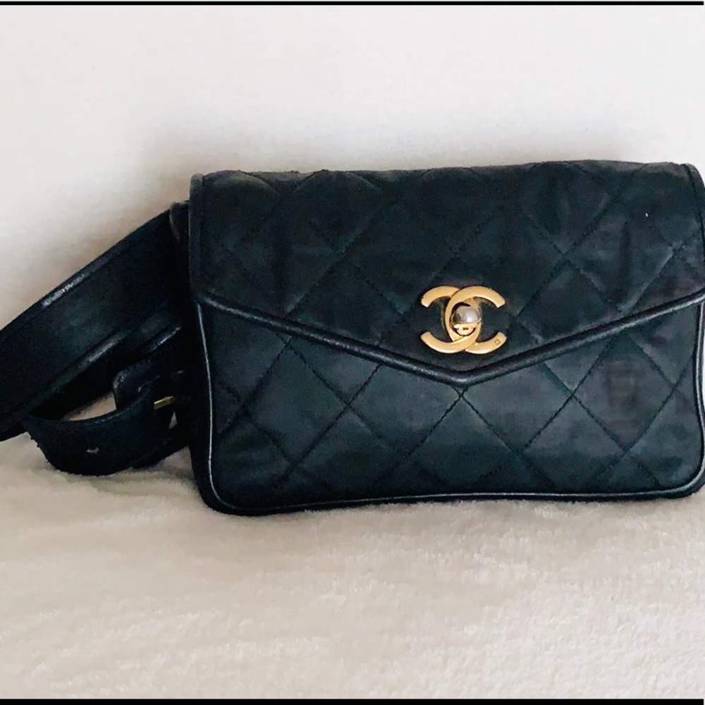 CHANEL Black Crossbody Bag with Gold Accents - Picture 10 of 16